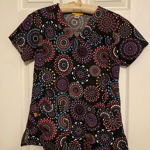 WonderWinks scrub top